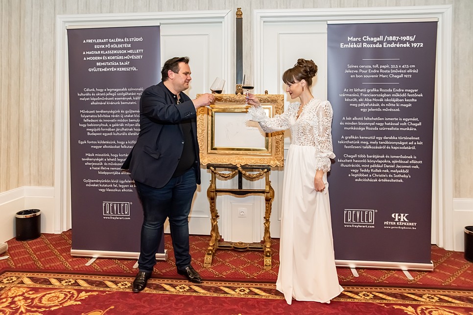 Több millió forint értékű nyakékeket mutatott be a Vincells