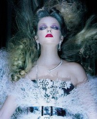 mihalik enikő, mágia, vetkőzés, vogue, olasz vogue, miles aldridge, divatanyag