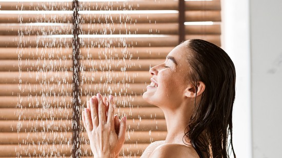 Ezért ne pisilj soha, semmilyen körülmények között zuhanyzás közben