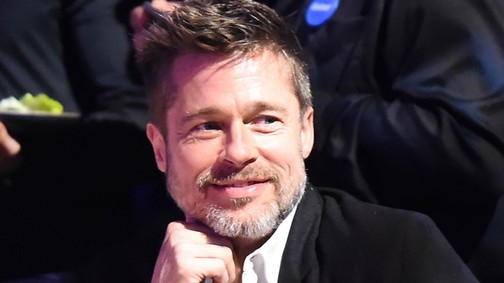 Brad Pitt eszetlen összeget adott volna, hogy Emilia Clarke-kal nézhesse a Trónok harcát