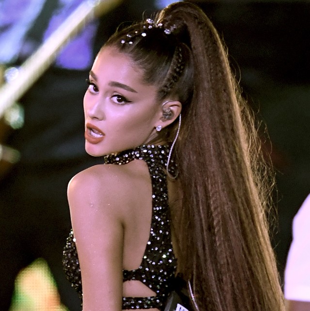 Őrület, de Ariana Grande tényleg ellopta a Drag Queen jelmezét