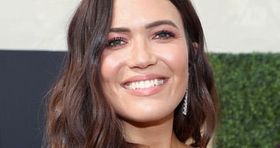 Habár Mandy Moore esküvői ruhája nem fehér, mégis a legtökéletesebb darab