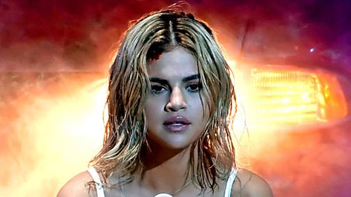 Selena Gomez gótikus szexdémonná változott