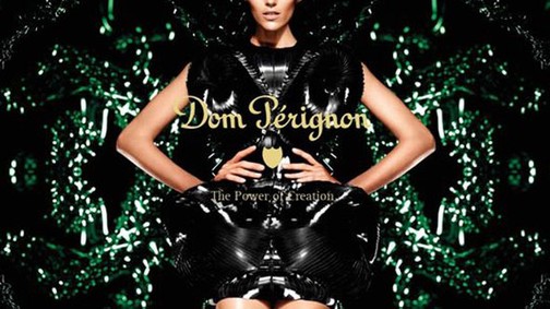 Iris van Herpen öltöztette fel a Dom Pérignont