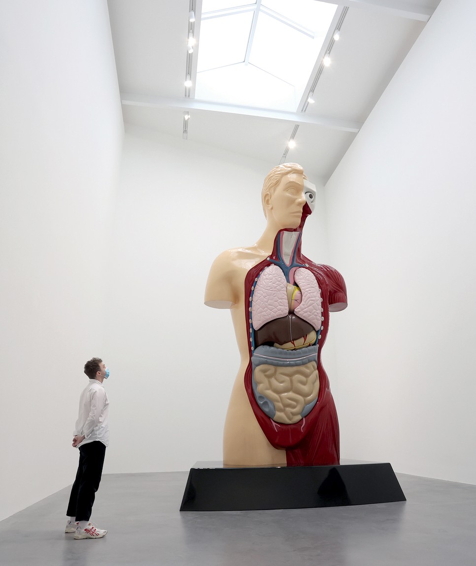 A Hymn című hatméteres bronzszobor eredetileg Leeds közterén állt