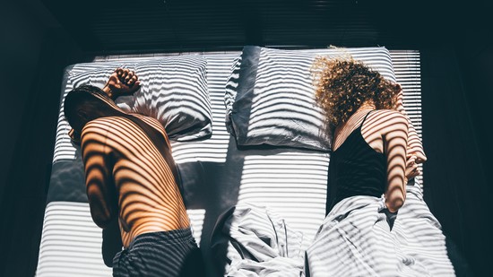 Együtt éltek, de külön ágyban alszotok? Ezt árulja el a kapcsolatotokról az „éjjeli szakítás”