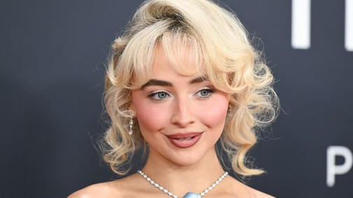 Erre nem voltunk felkészülve: ennyit ér Sabrina Carpenter gyémántnyaklánca, amit a Grammy-gálán viselt