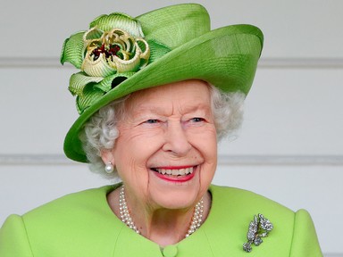 Ezért viseli II. Erzsébet királynő ilyen gyakran ezt nagyon feltűnő színt