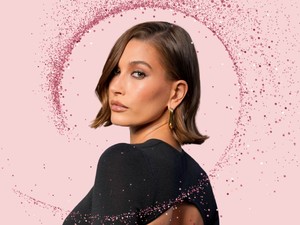 Hailey Bieber sminkje tökéletes választás karácsonyra, ha még keresed az igazit