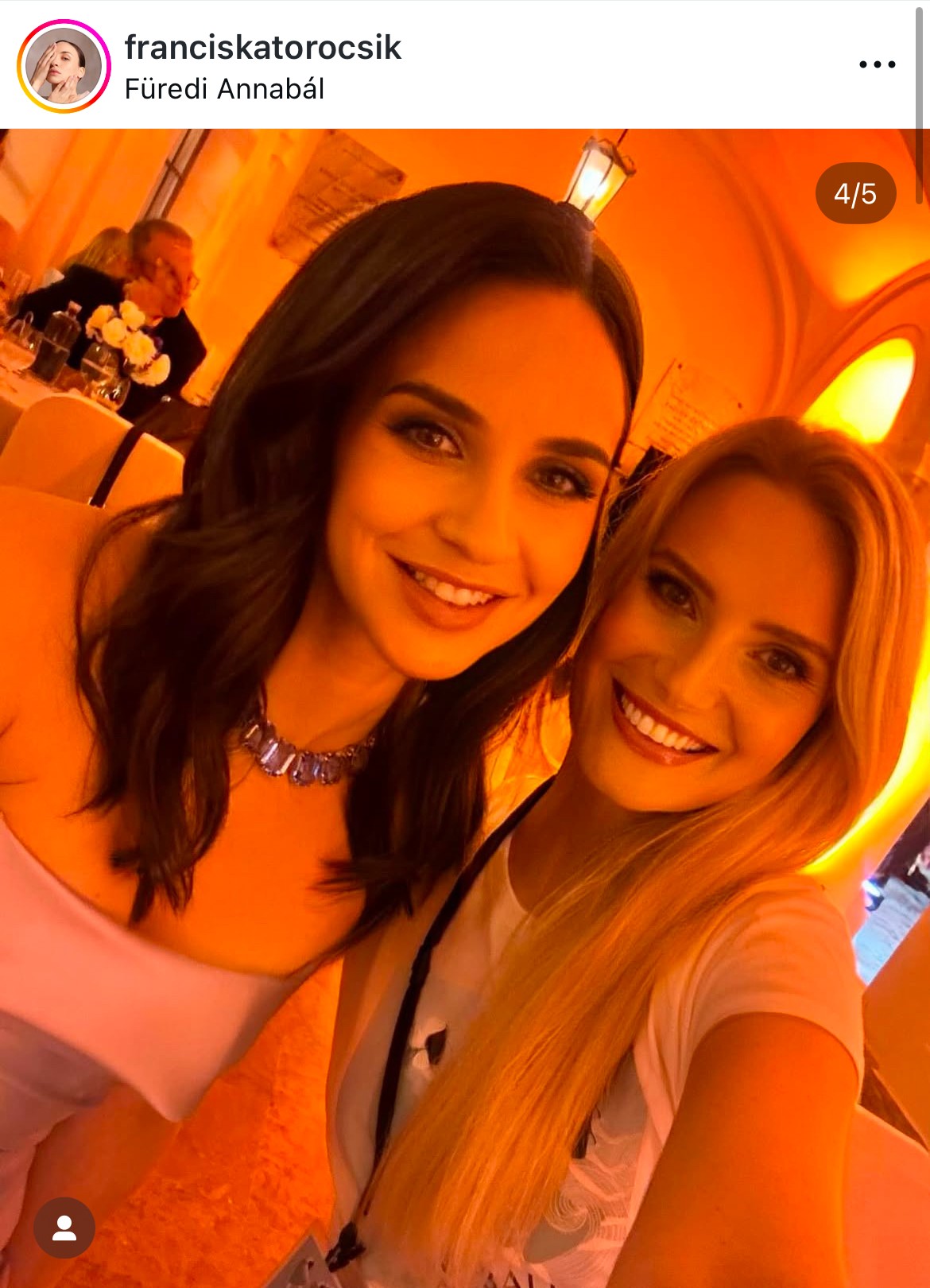 A színésznő, valamint Gáll Franciska egy közös szelfit is készített az eseményen.