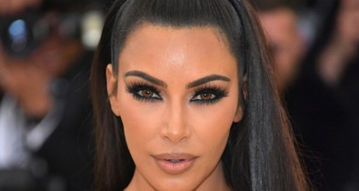 Kim Kardashian feneke úgy csillogott a Met gálán, hogy visszaverte a fényt!