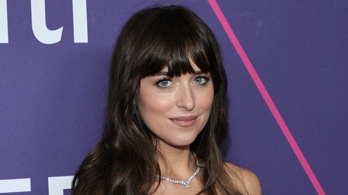 Dakota Johnson bevállalósan szexi ruhája egy Ötven árnyalat-filmben is megállná a helyét