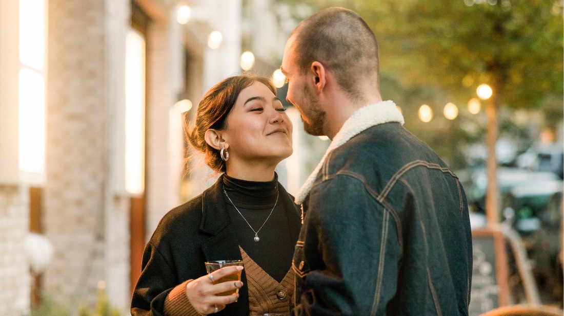 Ha nem jött be a Tinder, keress fel egy kerítőnőt!