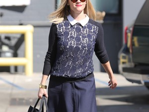 Ilyen Reese Witherspoon, amikor kilép a fodrásztól