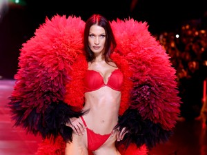 A 10 legforróbb szett a 2024-es Victoria's Secret show-ról: csak ámulunk és bámulunk Gigi Hadid átlátszó fehérneműjén