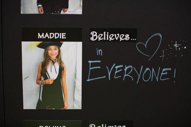 Az inspirációs falra mindenki írhatott valami ösztönzőt. Maddie például hisz mindenkiben