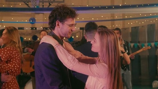 Klippremier: Elbűvölő kisfilm született a díjnyertes együttes őszinte dalához