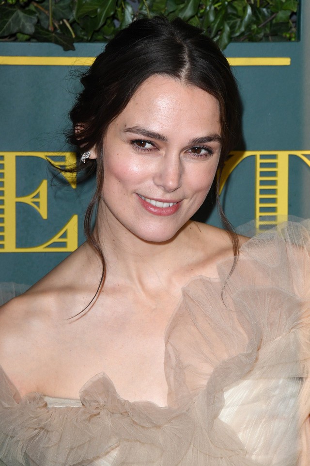 Keira Knightley tündérruhájában az ártatlanság netovábbja