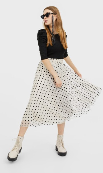 1. Szoknya STRADIVARIUS 6995 Ft