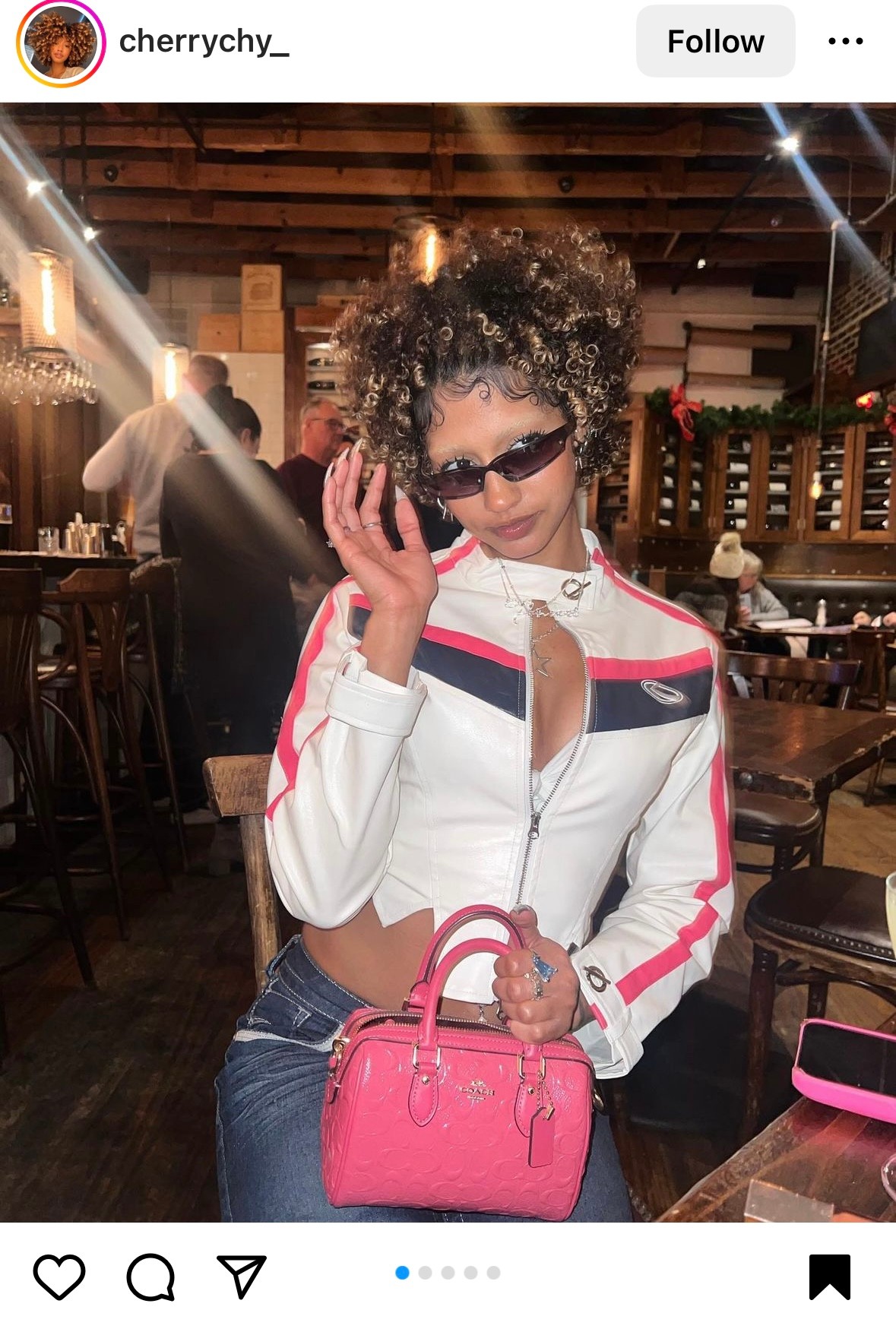 A kalikó hajtrend a göndör fürtökkel is jól működik