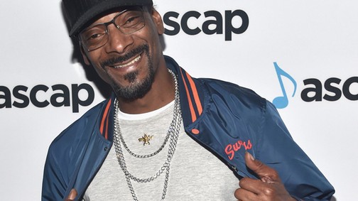 Snoop Dogg újra divatba hozza a 90-es évek rap stílusát