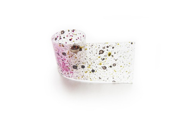 Műanyag és fém a Tillu design ékszereiben - viseld te is Kalmár Eszter alkotásait!