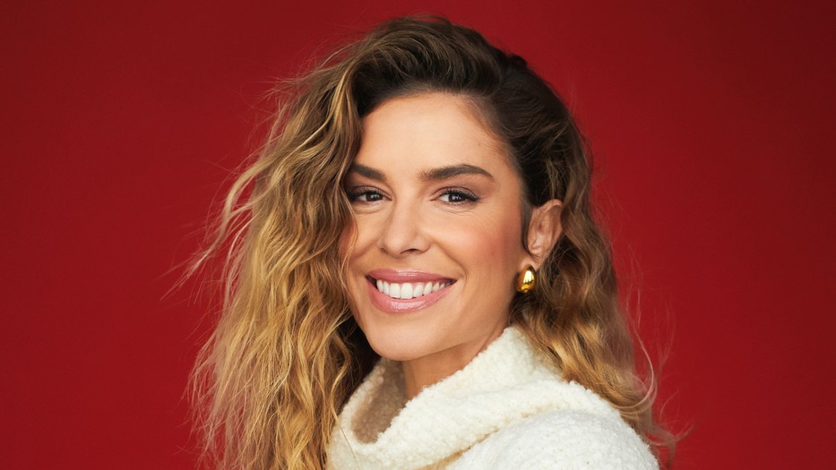 Ezer meg egy kérdés zakatolt Dukai Regina fejében, miután megtudta, hogy kisbabát hord a szíve alatt-Pulóver AERON, Fülbevaló COS