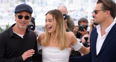 Imádjuk: Brad Pitt széttrollkodta a Tarantino film sajtófotózást