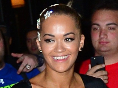 Atyaég! Hogy válogatta össze Rita Ora ezeket a lehetetlen cuccokat?