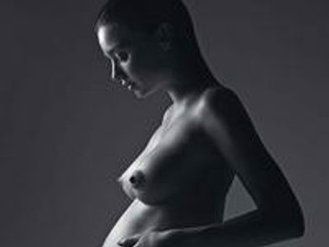 Terhesen is vetkőzik