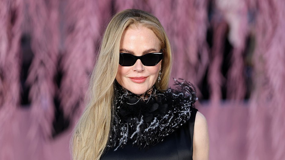 Nicole Kidman azonnal magára vonzotta a tekinteteket a párizsi divathéten