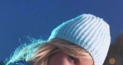 Ellie Goulding fénylő cipőjét azonnal akarjuk!