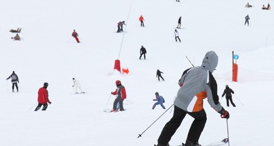 Hogyan nézzünk ki stílusosan, ha télen a sípályára megyünk?