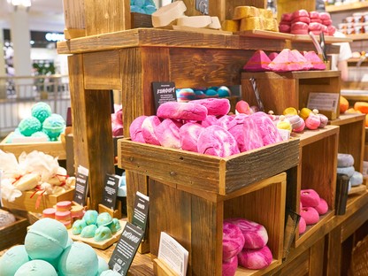 Bezárnak a Lush boltok, hogy a dolgozók tüntethessenek a bolygóért