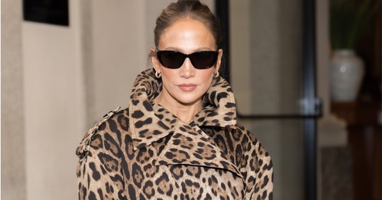 Ez tényleg ő? Szokatlan szettben pózol Jennifer Lopez, hirtelen alig ismertünk rá