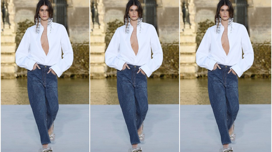 Kaia Gerber minden idők legértékesebb farmerjában Valentino kifutóján