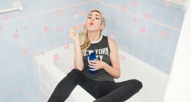 Te is szoktál mobilozni a fürdőszobában? Szakértők szerint ijesztő oka van annak, amiért nem lenne szabad