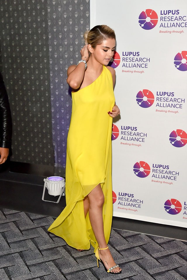 Selena Gomez és a szőke haja újra feltűntek a vörös szőnyegen