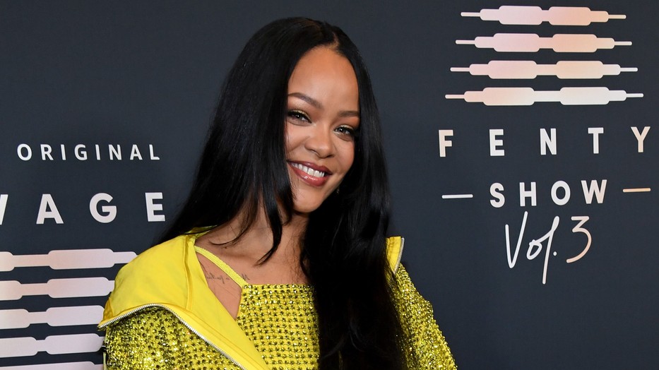 Rihanna megmutatja hogyan viseld fordítva a tusvonalad