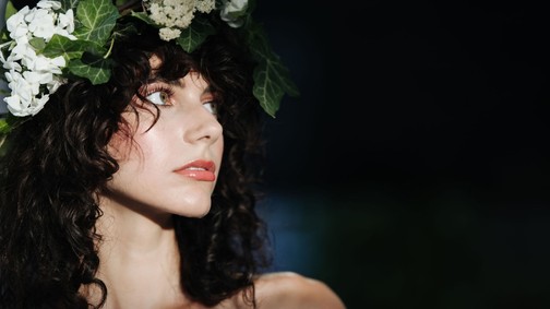 Ezek az esküvői frizurák tarolnak idén Hajas László szerint