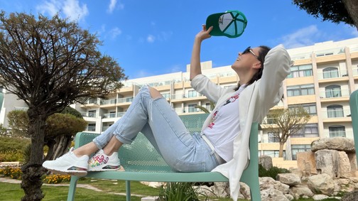 Köböl Anita műsorvezető a mai laza szettjét egy könnyű zakóval teszi izgalmassá