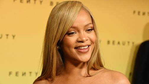 Ez itt tényleg Rihanna? Hirtelen rá sem ismertünk rövid hajjal!