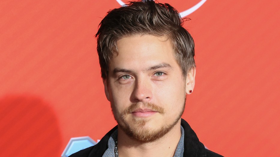 Dylan Sprouse elképesztően dögös új fotóin