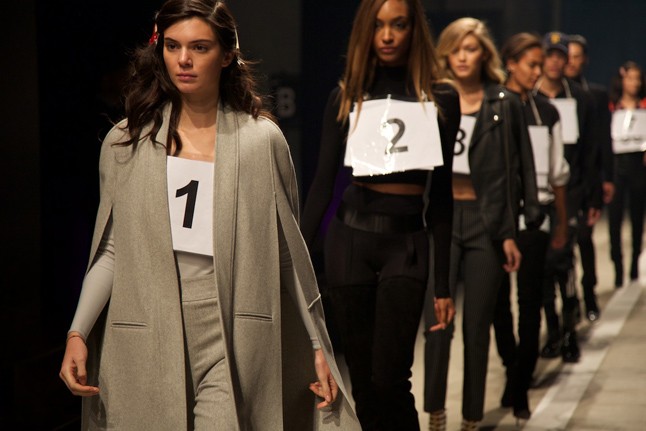 Sztármodellek a kifutós próbán