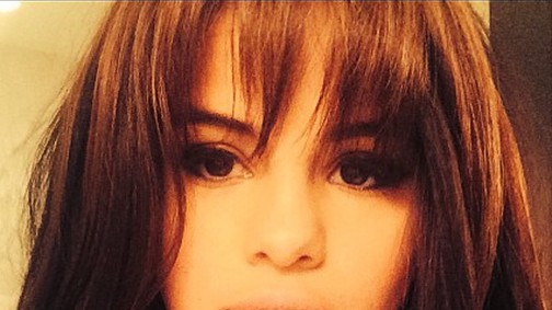 Hű! Selena Gomez új frizurára váltott!