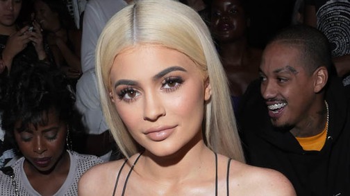 Már nem szőke Kylie Jenner: figyeld az új hajszínt