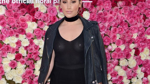 Mellbimbótapasz! Ashley Tisdale ciki pillanata a vörös szőnyegen