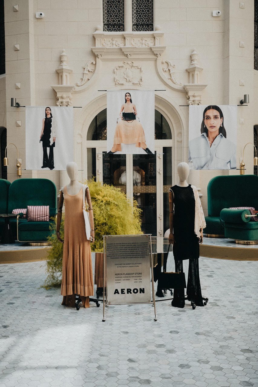 Aeron installáció a W Budapest Hotel aulájában