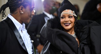 Rihanna várandós! Elképesztő fotókkal jelentették be A$AP Rocky-val közösen