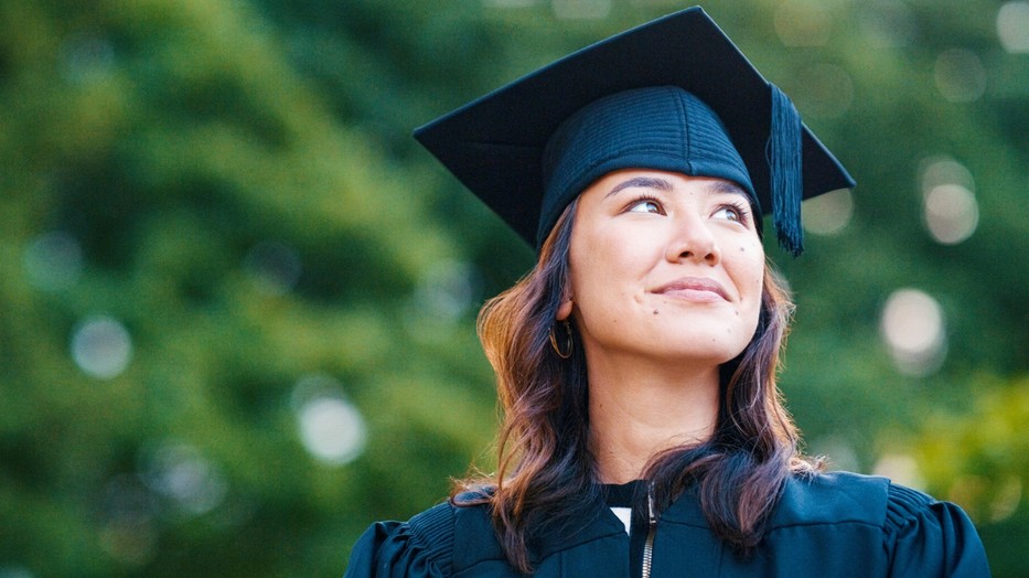 Mutatjuk, mennyit keres ma egy diplomás pályakezdő
